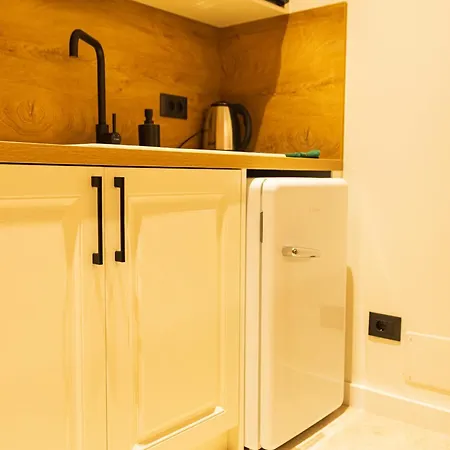 Coral Cane * Тирана