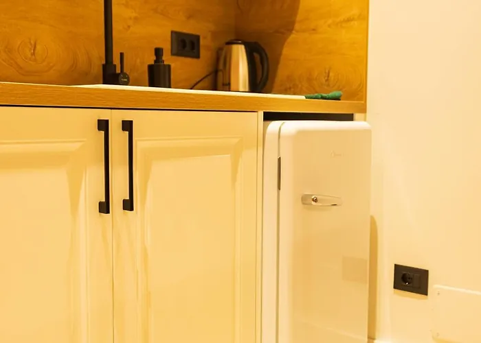 Coral Cane * Тирана