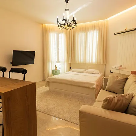 Coral Cane Apartment *