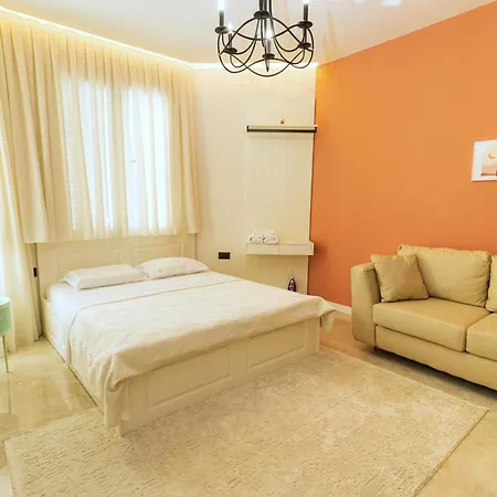 Coral Cane Apartment *